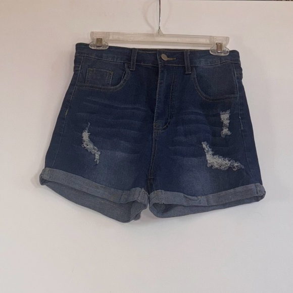 NWOT Casual Distressed Denim Women's Shorts With Rolled Cuffs Size Medium - Picture 1 of 7